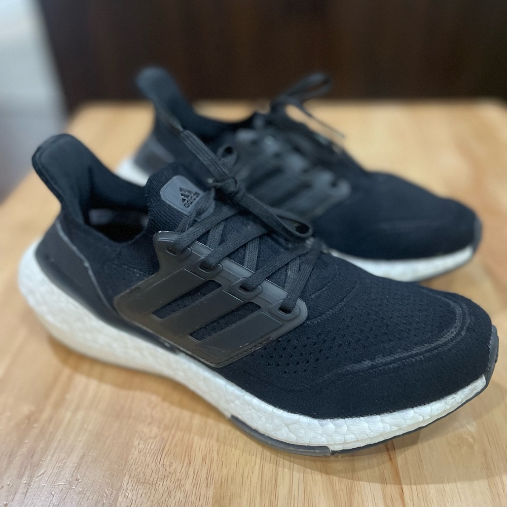 Adidas Women’s Ultraboost Running Shoes Black White size 7.5